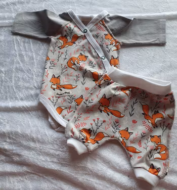 Ekologiskt prematur set baby – body & byxa med rävar | Catta's Shop