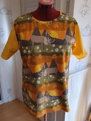 T-shirt - Midnight sun (herr)