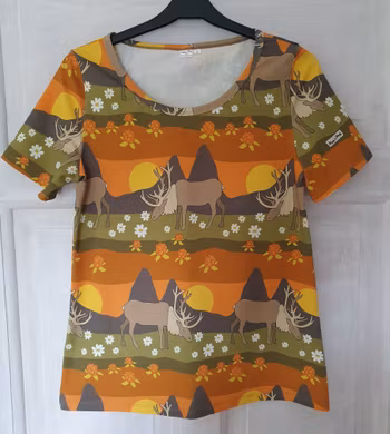 T-shirt - Midnight Sun (dam) - med renar och hjortron