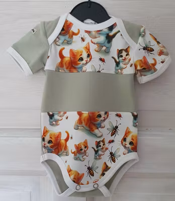 Babybody – Lekande Katter | Ekologisk babybody i mjuk bomull