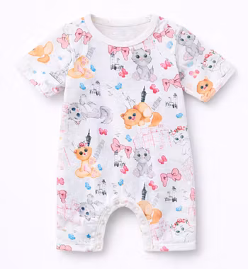 Jumpsuit med lekande katter – kort ärm och korta ben