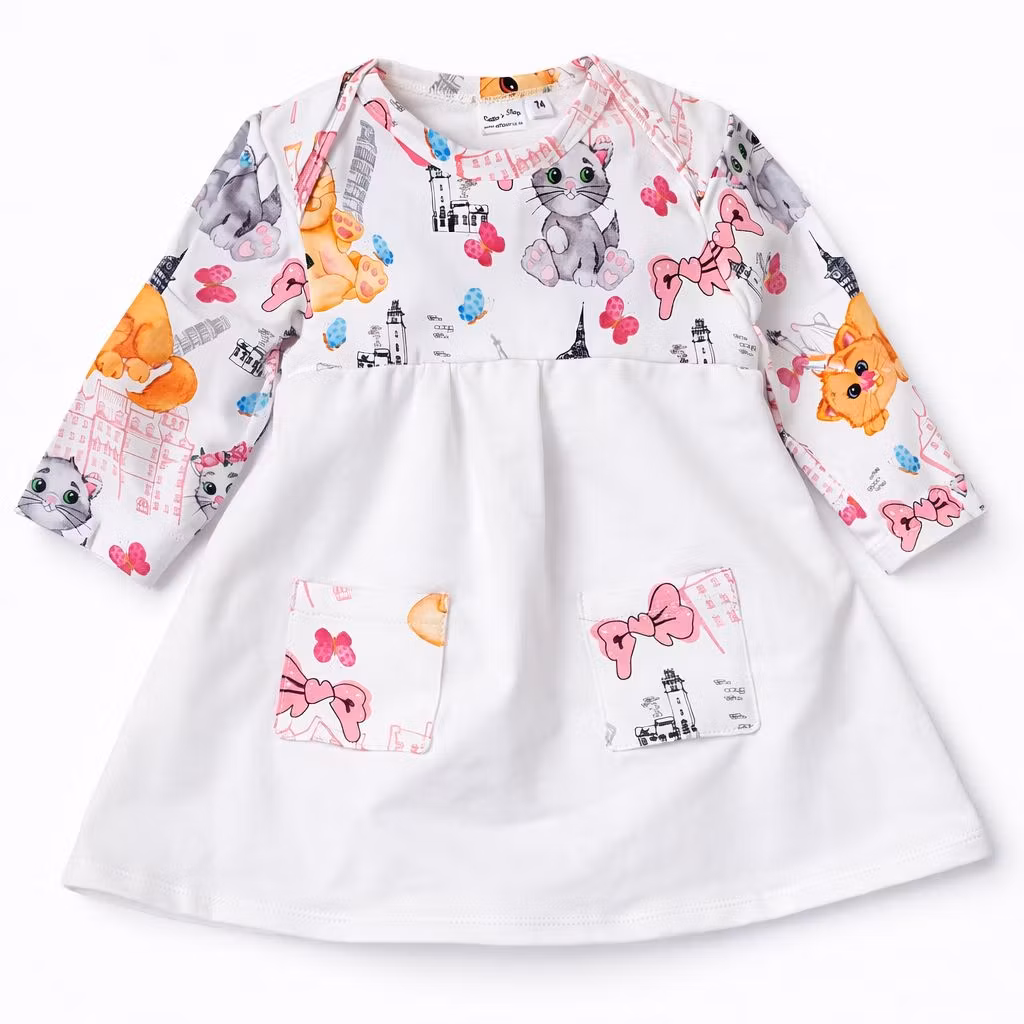 Klänning med kuverthals och Lekande kattdetaljer – ekologisk jersey