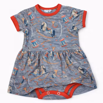 Bodyklänning med gunghästar – ekologisk jersey