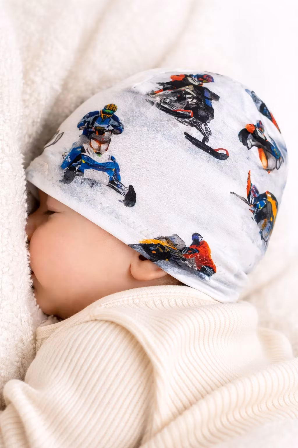 Mössa med snöskotermotiv – Ekologisk & fodrad med fleece