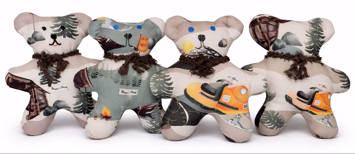 Nallar med motiv Ockelbo skoter och har broderade ögon, nos, mun, längd ca 24 cm. Present , baby.