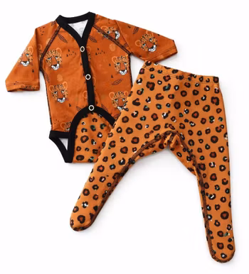Ekologiskt prematur set med leopardmotiv – Ett hjärtligt hantverk