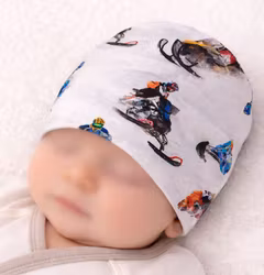 Ekologisk prematur mössa med skotermotiv – Ett hjärtligt hantverk