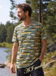 Unik T-shirt med fiskmotiv – Handgjord i Sverige