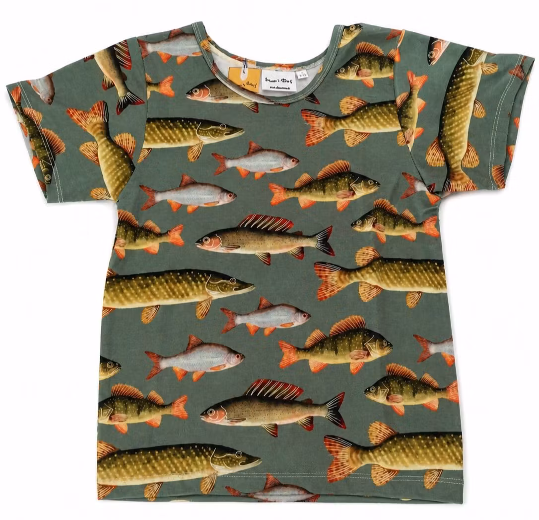 T-shirt med fiskmotiv,