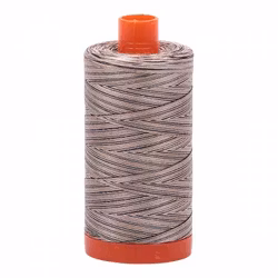 Aurifil - 4667/50 lys beige/brun flerfarge