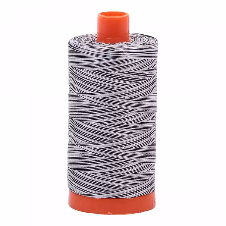 Aurifil - 4652/50 Licorice Twist - flerfarget