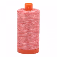 Aurifil - 4668/50  Strawberry Parfait - Rød flerfarget