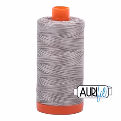 Aurifil - 4670/50 Silver Fox - Flerfarget