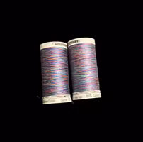 4109  Sulky Gûtermann Cotton 30, 300m,  blå/lilla/grønn flerfarget  bomullstråd