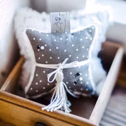 Acufactum- prikker gråbrun-hvit