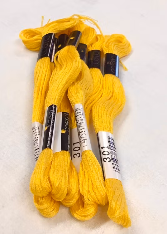 Farge 301-Cosmo Cotton Embroidery Floss 8m Skein Vivid