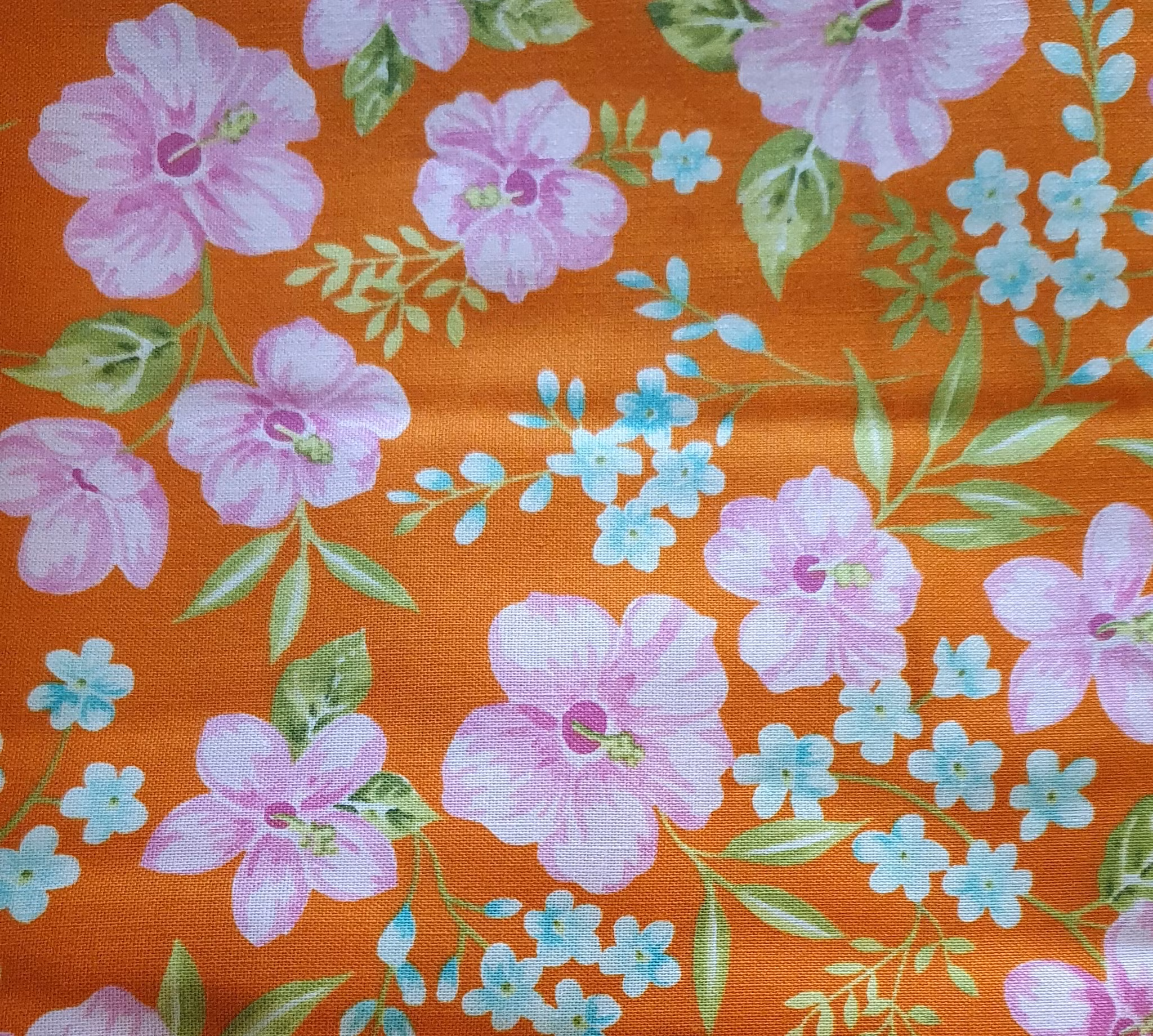 Beach Bash-oransje bunn med rosa sommerblomster