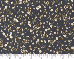 Midnight in the garden-svartmed hvite blomster