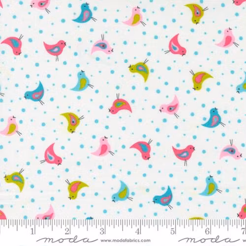 Sweet and Plenty-Hvit med fargerike fugler