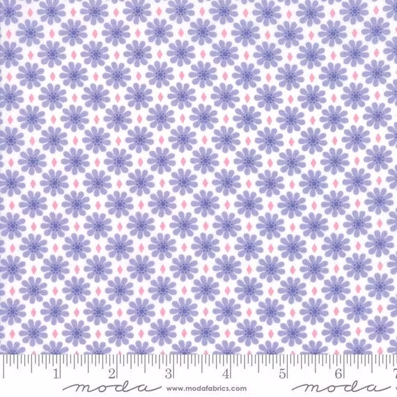 Good Day-hvit med lilla blomster