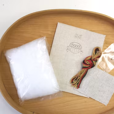 Broderi kit- Katt hvit med jordbær str 8 cm