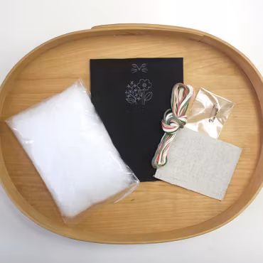 Broderi kit- Katt svart med rosa blomst str 8 cm