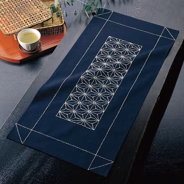 Sashiko Kit-Løper med mønster Asa-no-Ha i midten