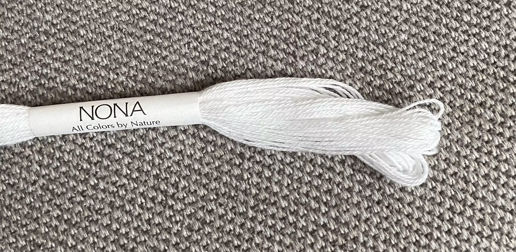 Nona- håndfarget tråd - white