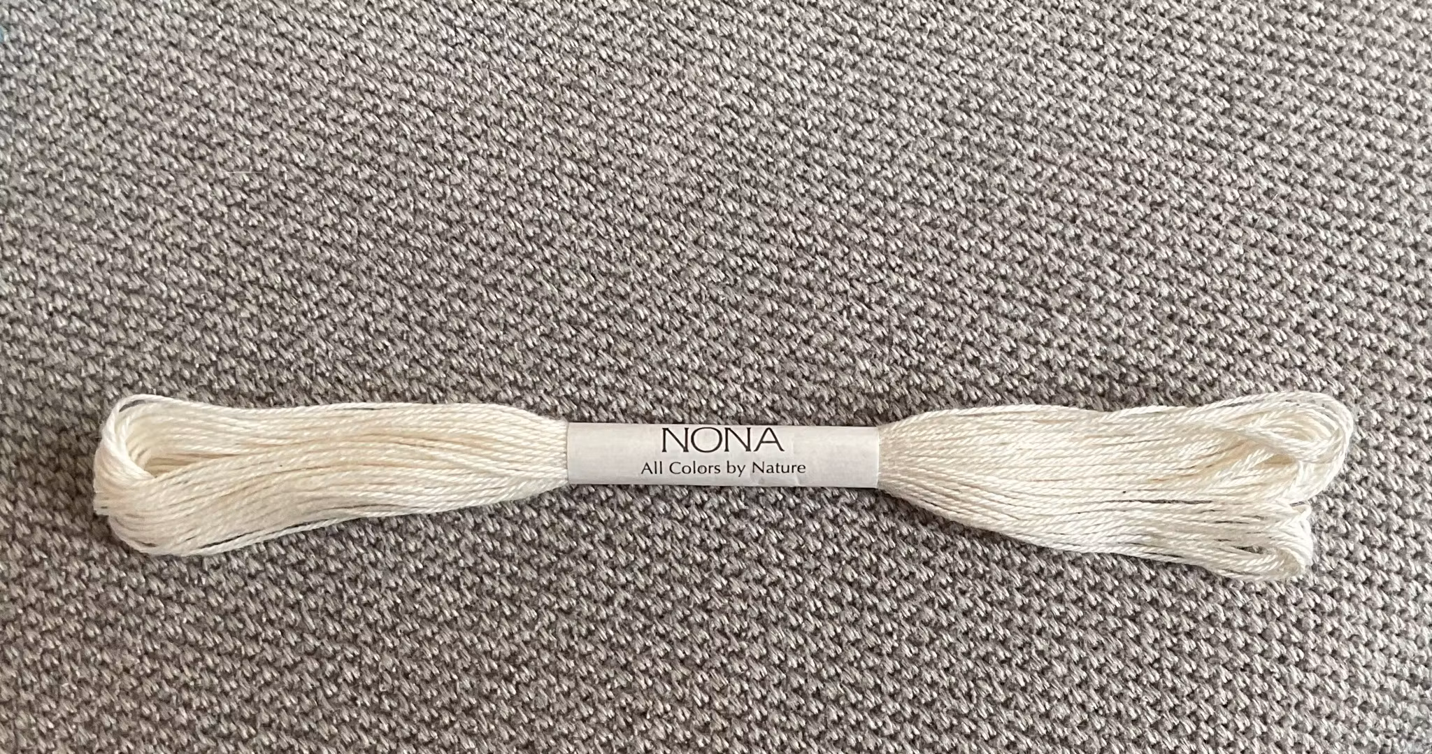 Nona-japansk håndfarget tråd - ecru