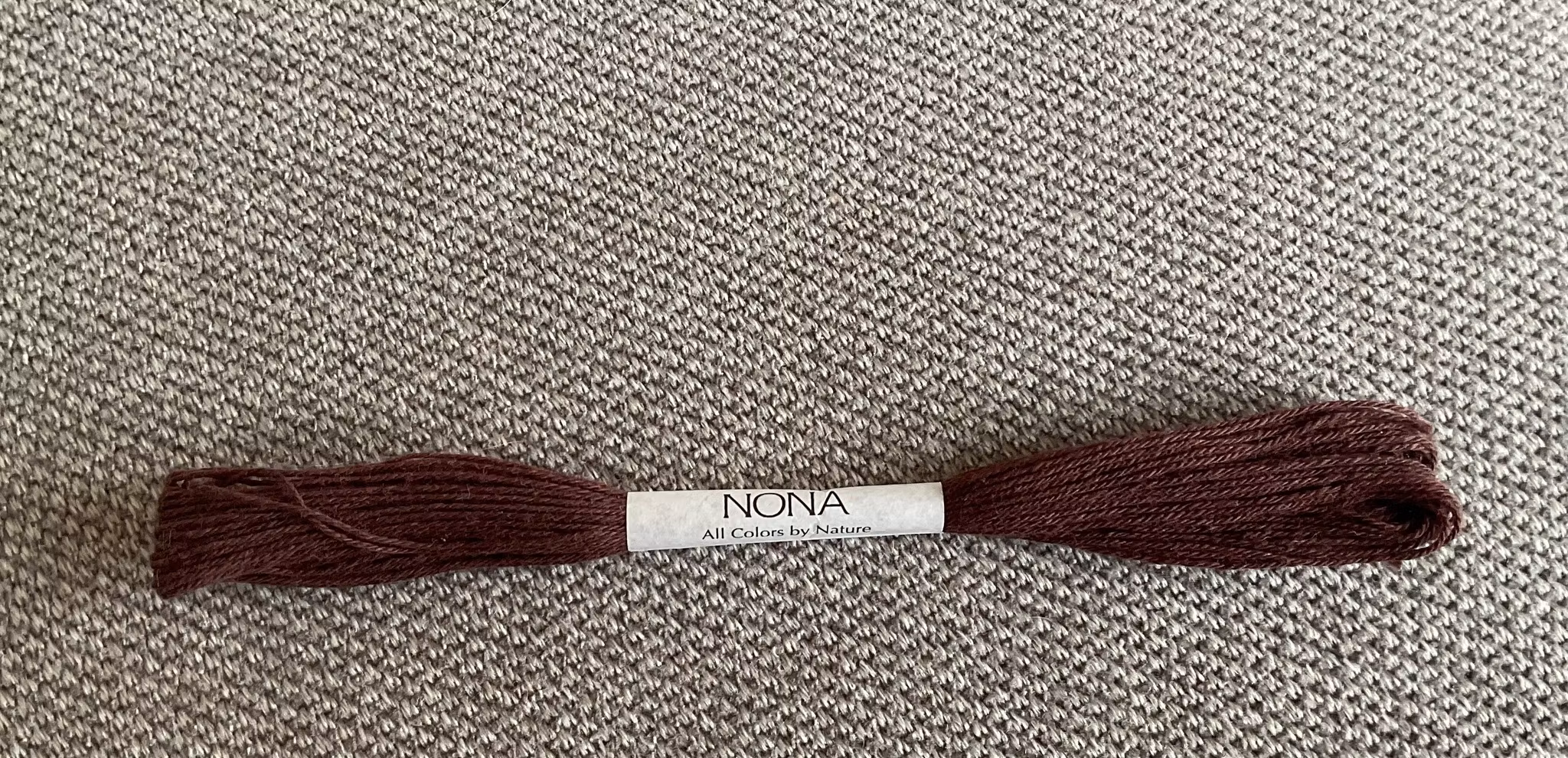 Nona-japansk håndfarget tråd - Madder brun