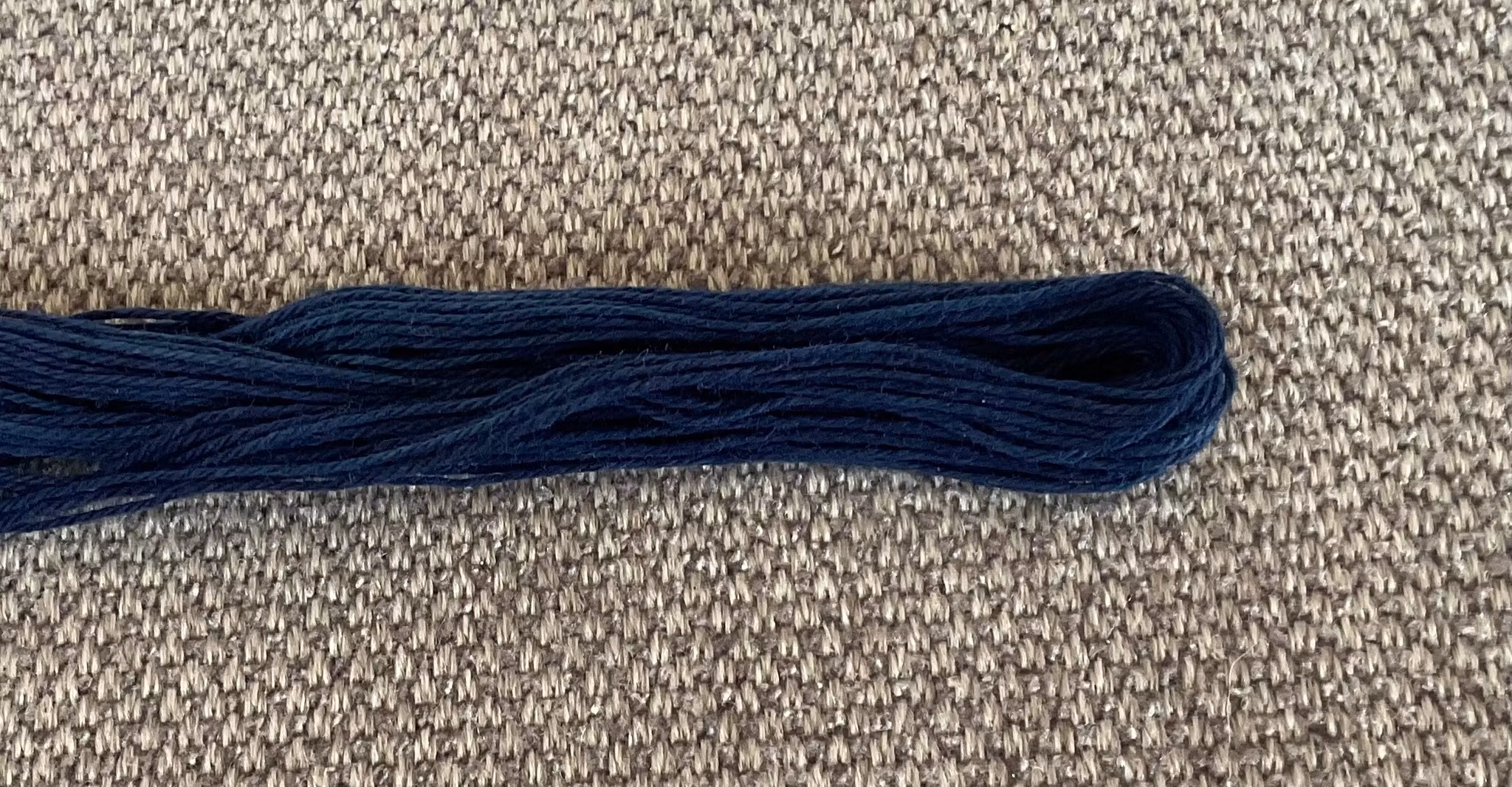 Nona-japansk håndfarget tråd - indigo marineblå