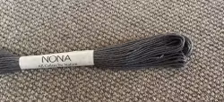 Nona-japansk håndfarget tråd - Logwood grå