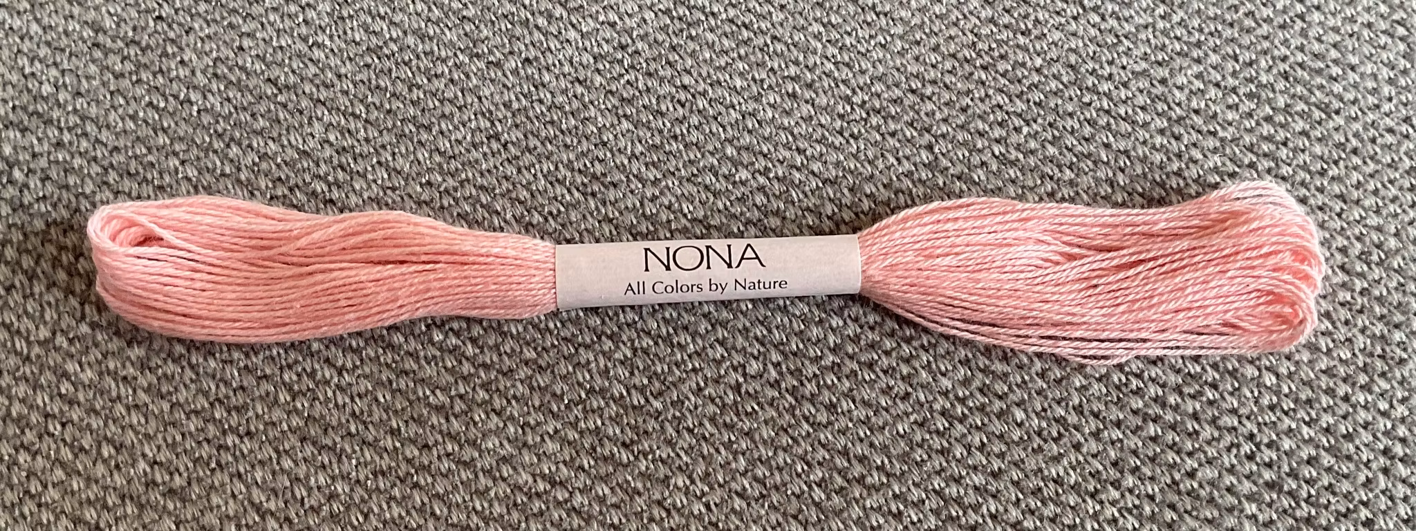 Nona-japansk håndfarget tråd - Cochineal lys rosa