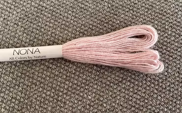 Nona-japansk håndfarget tråd - Cochineal lys lilla