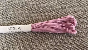 Nona-japansk håndfarget tråd - Cochineal  lilla