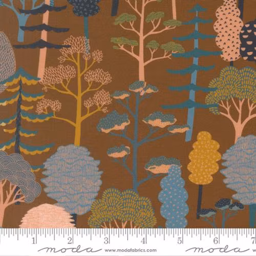 Feather and Forest Bloom Walnut brun med trær