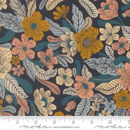 Feather and Forest Bloom Midnight blå med blomster