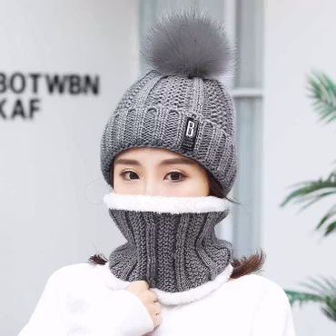 Stickad mössa och halsmudd set /One Size / Grå