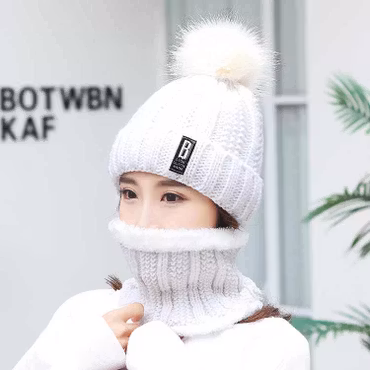 Stickad mössa och halsmudd set /One Size / Vit