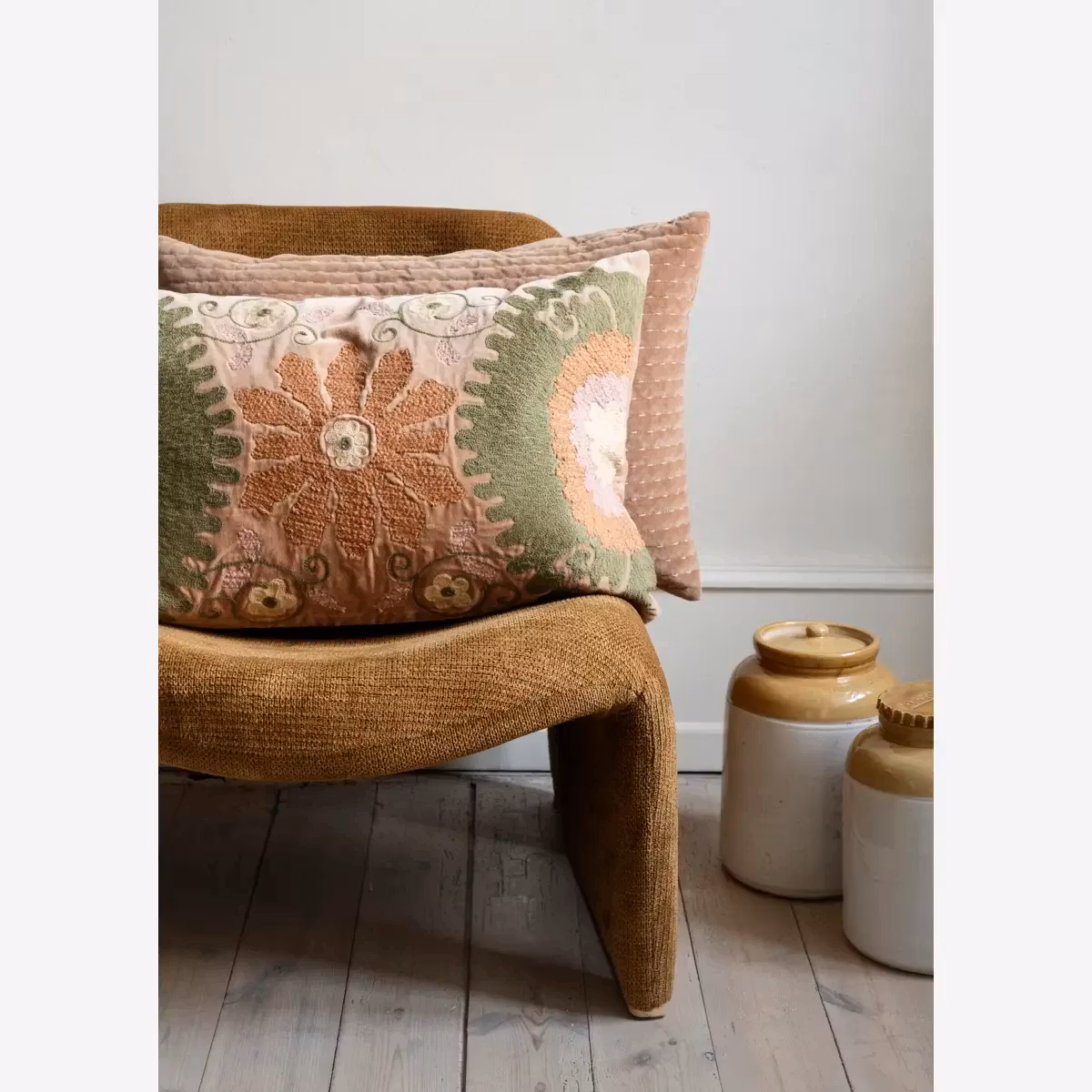 EMBROIDERED VELVET CUSHION COVER