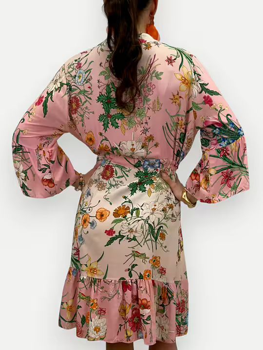 BLOMMIG MIDIKLÄNNING ROSA