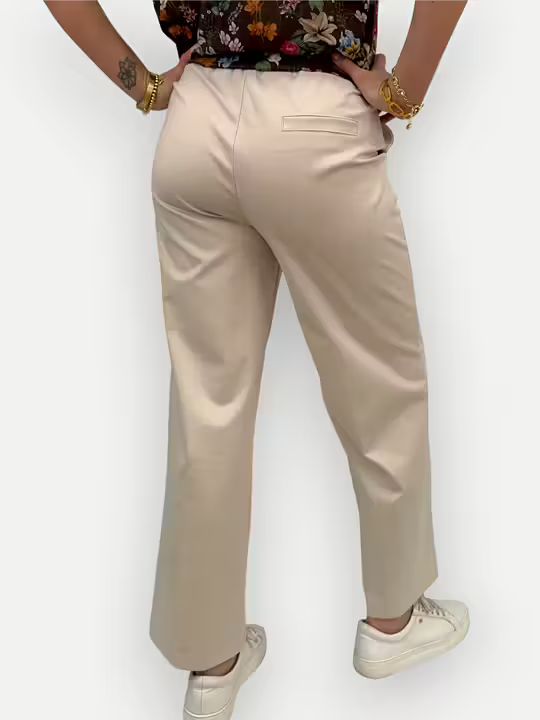 STRECHIGA KOSTYMBOXOR