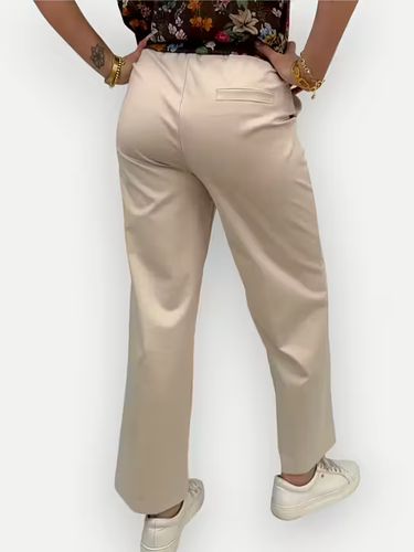 STRECHIGA KOSTYMBOXOR