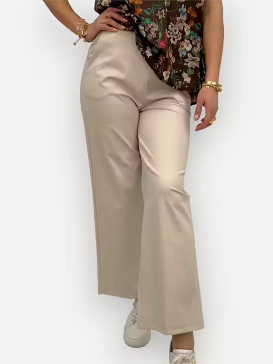 STRECHIGA KOSTYMBOXOR