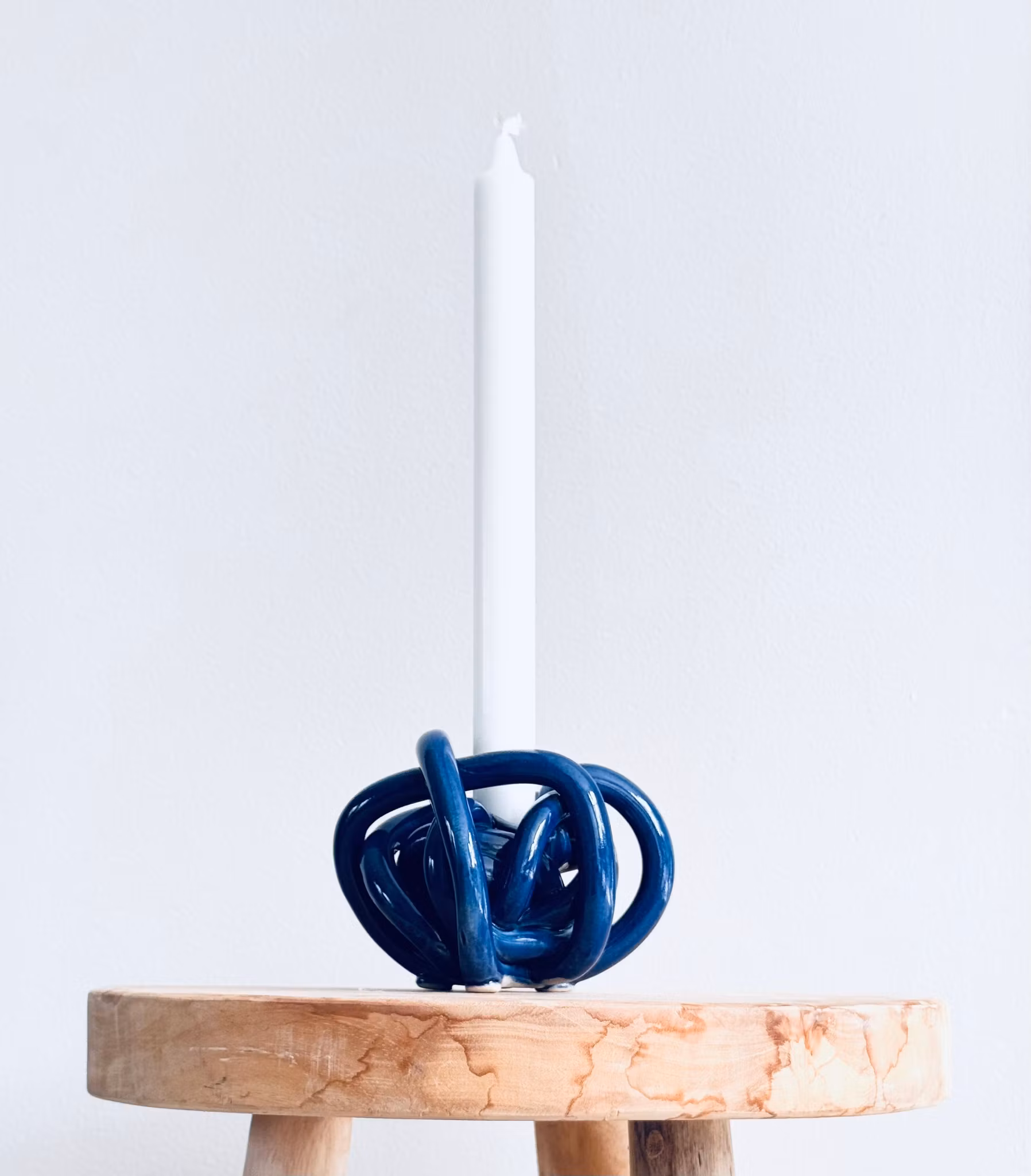 Blå knuten ljusstake stor