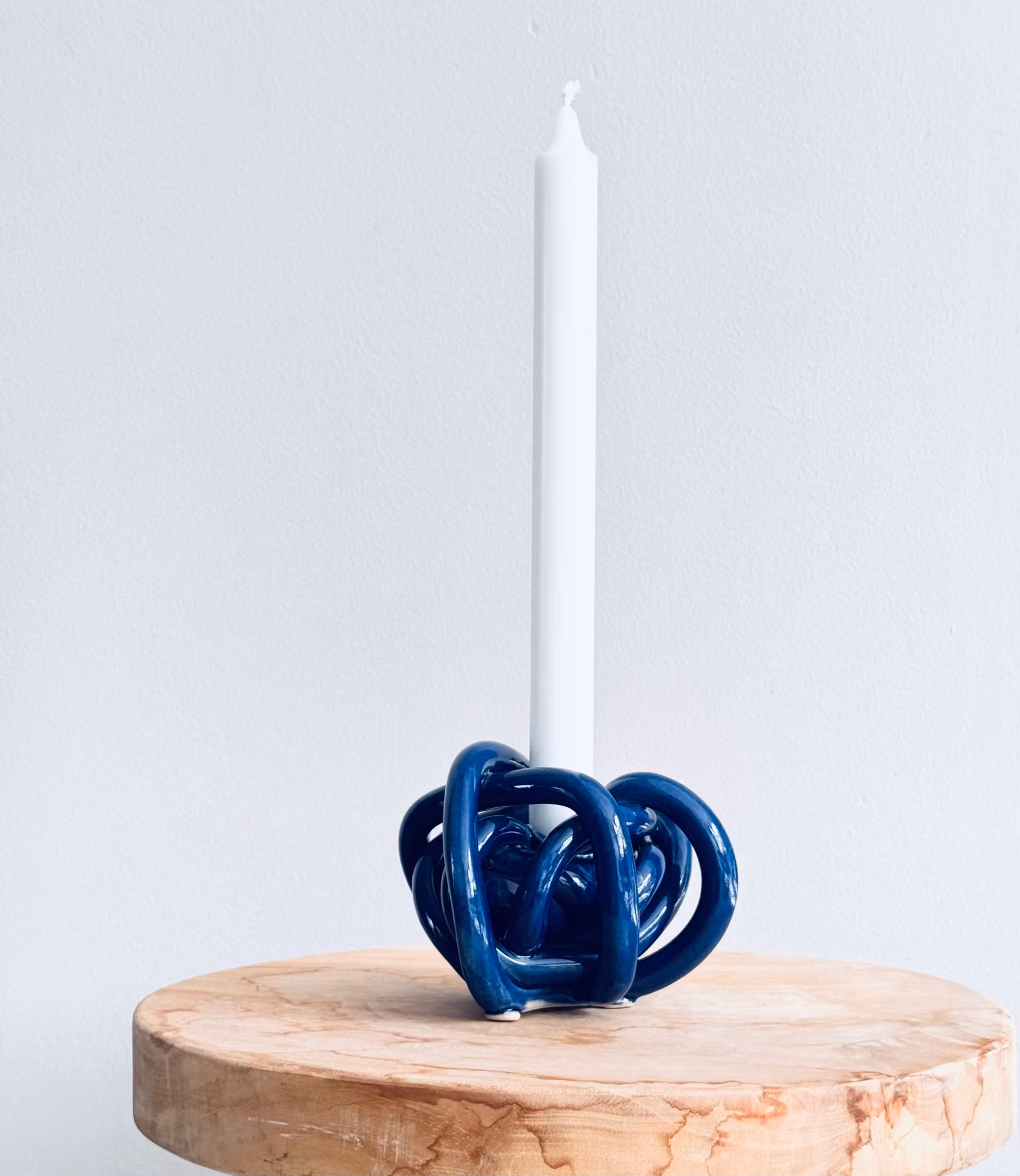 Blå knuten ljusstake stor
