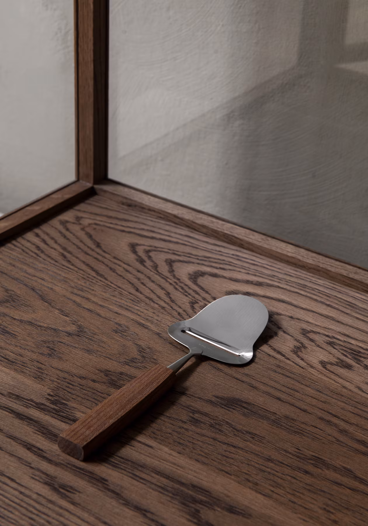 BONNI CHEESE SLICER ELM