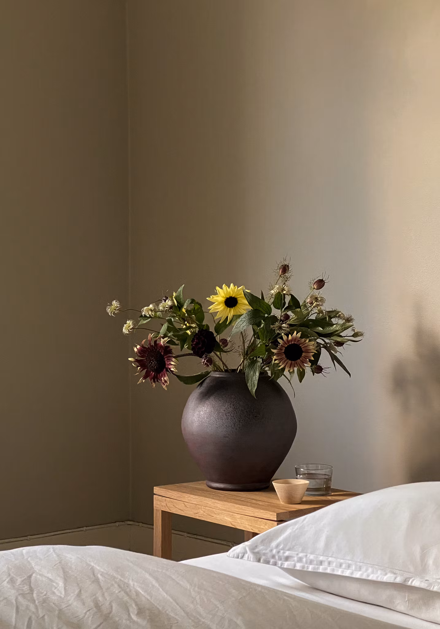 VIOLET VASE