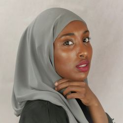 QUEEN HIJAB-  Crepe Chiffong med integrerad undersjal