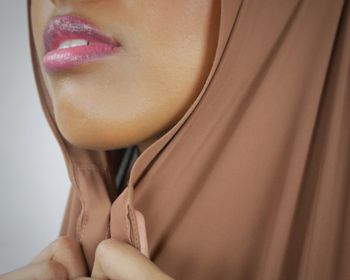 HIJAB MED MAGNET - Silk Chiffong - brun